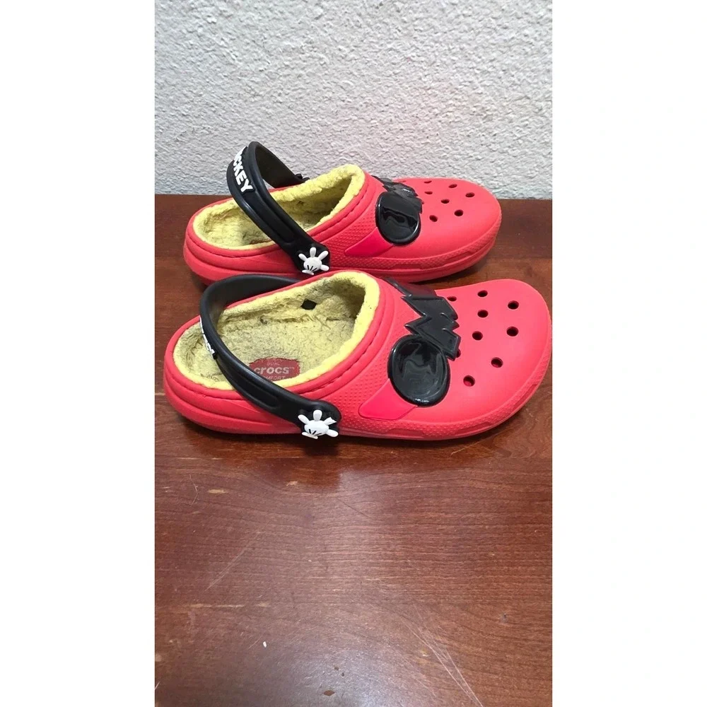 Crocs Disney Mickey Mouse Red Clog Slip on Shoes Fuzzy‎ Lining Kids Size J 3